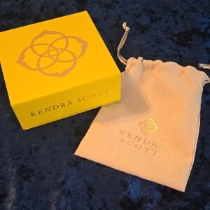 Kendra Scott Small Magnetic Jewelry Box And Jewelry Pouch